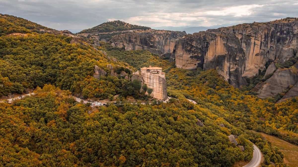 Autumn colours in the valley around the Meteora cliffs and a monastery