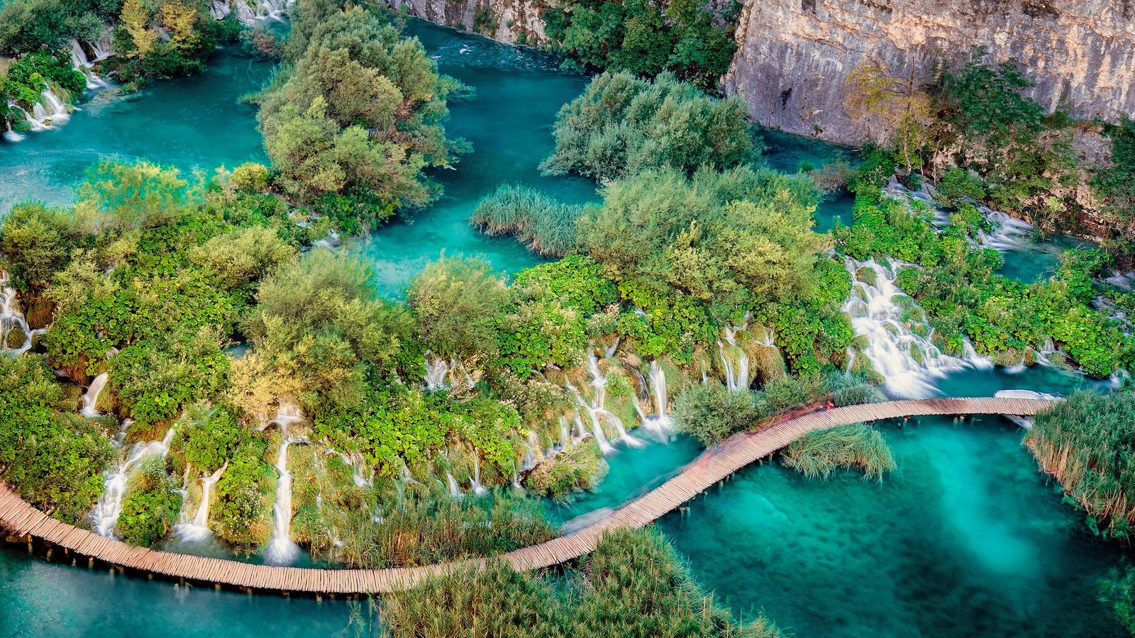 Turquoise lakes and waterfalls in Plitvice Lakes National Park